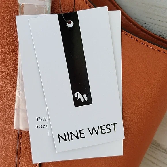 NWT NINE WEST DIANTHA CARRYALL SHOULDER BAG WITH WRISTLET - Picture 4 of 16